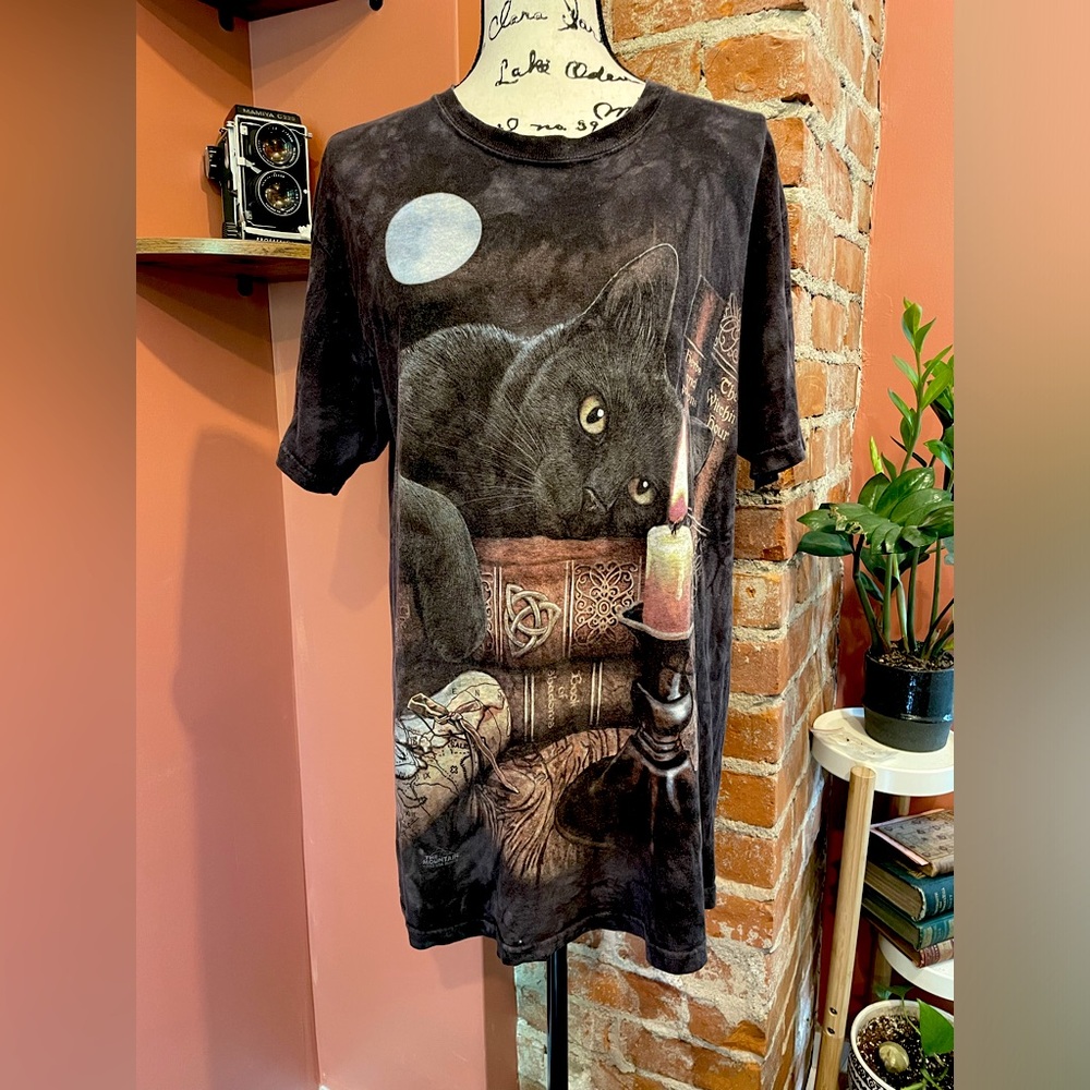 The Mountain black cat tee